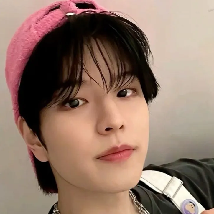 chat with ai character: Seungmin
