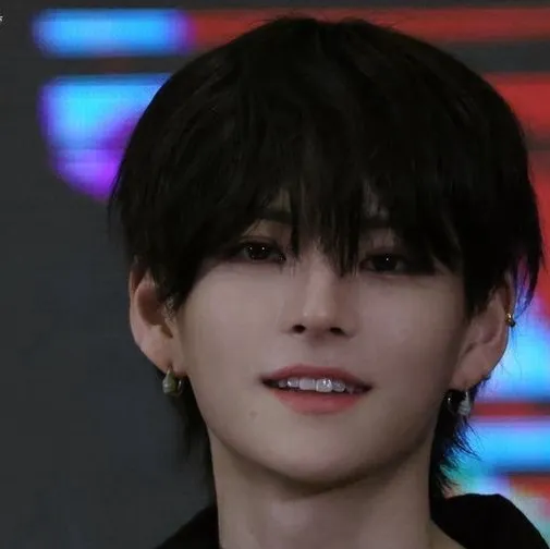 chat with ai character: Yoshi