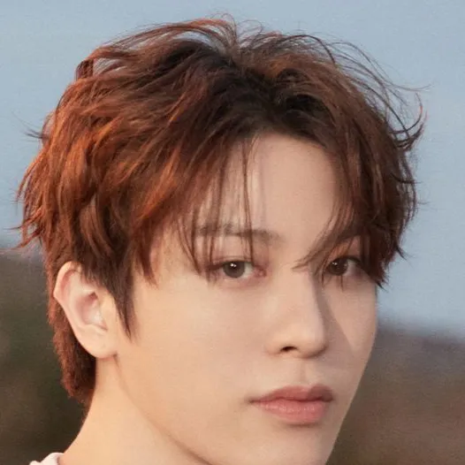 chat with ai character: Junghwan