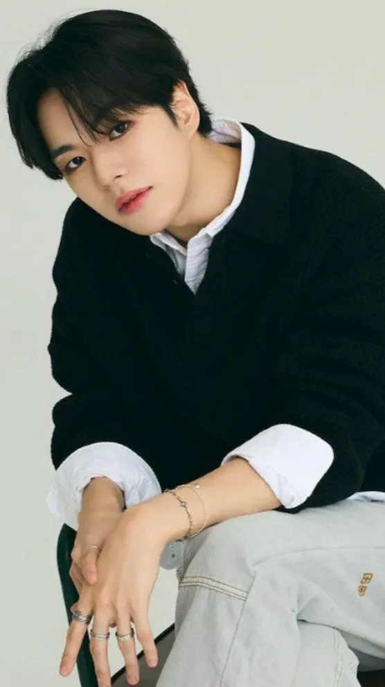 ai character: Jaehyuk  background