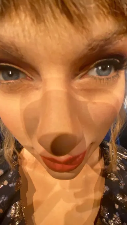 ai character: Taylor swift background