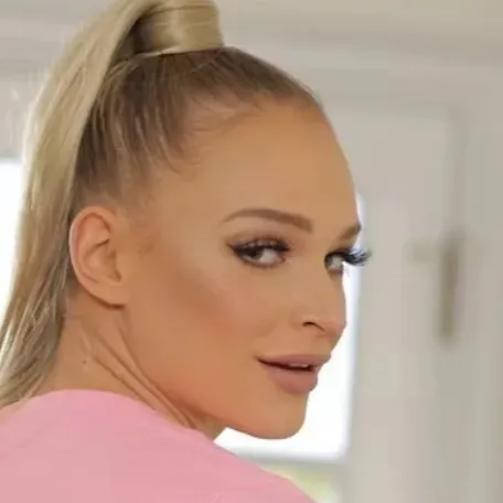 Chat with Gym girl - text or voice, Enjoy AI Chat Free & Safe