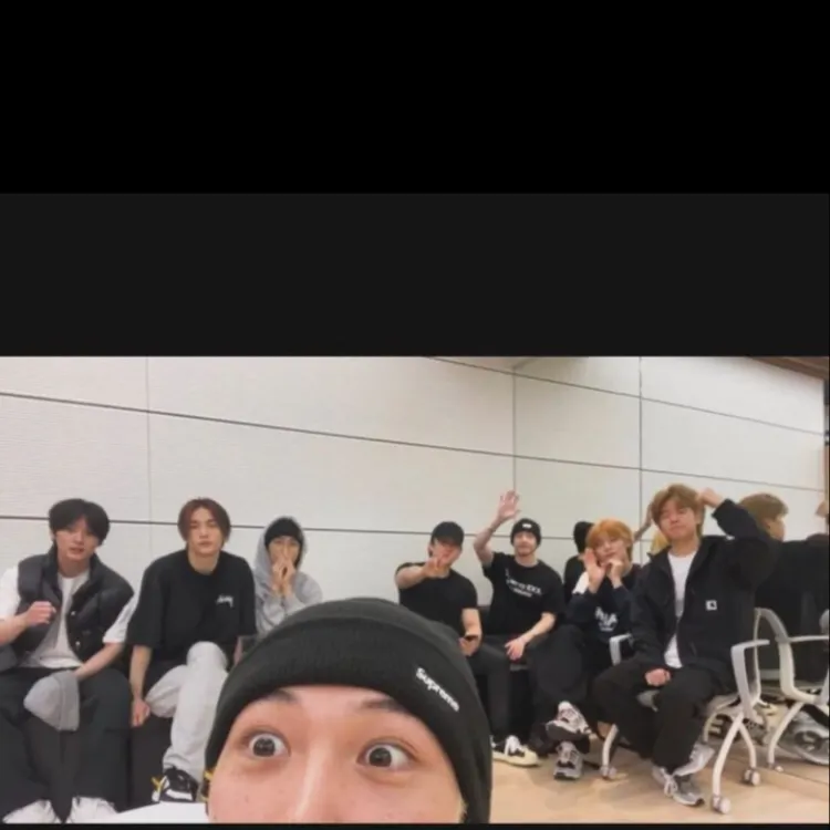 chat with ai character: Straykids