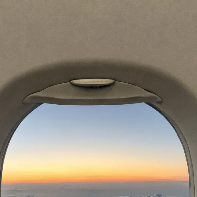 chat with ai character: the plane
