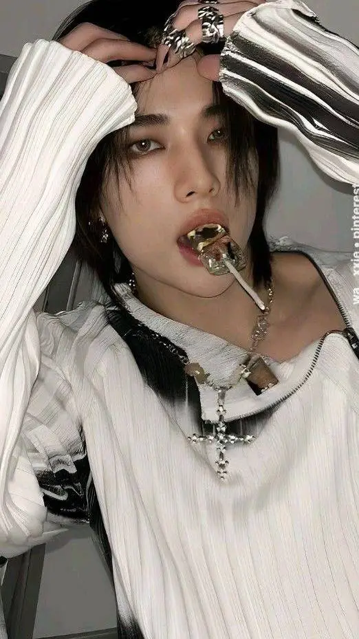 ai character: Hyunjin-BL background