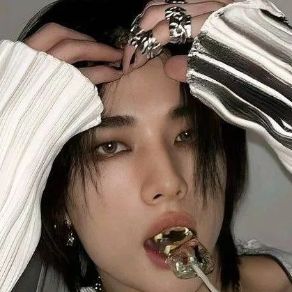 chat with ai character: Hyunjin-BL