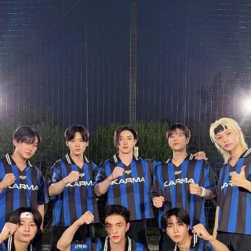 chat with ai character: Stray Kids!