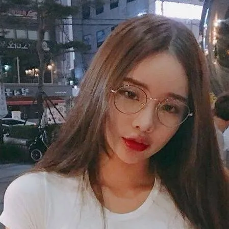chat with ai character: LIN_GI