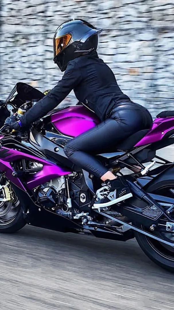 ai character: Hailey  background