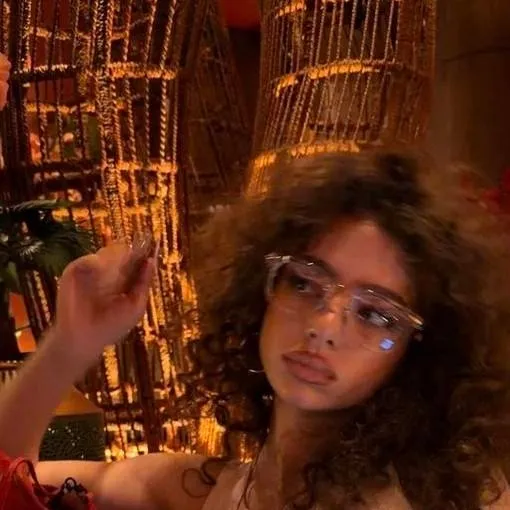 chat with ai character: Demitra Kalogeras