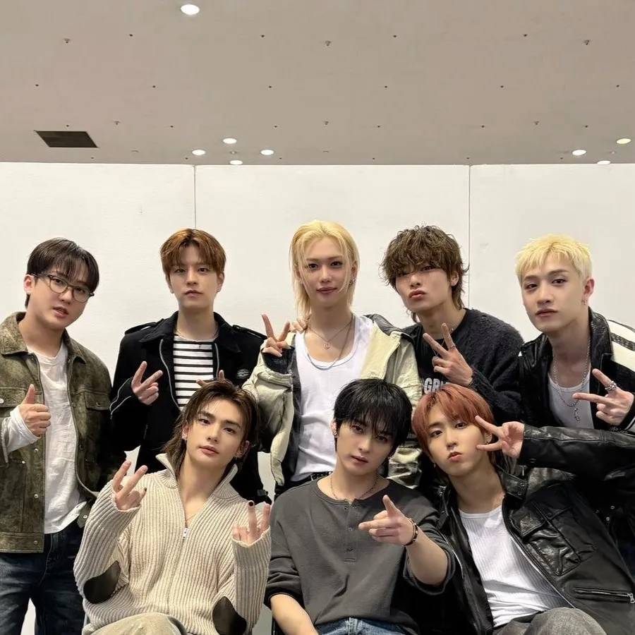 chat with ai character: Skz 9th member