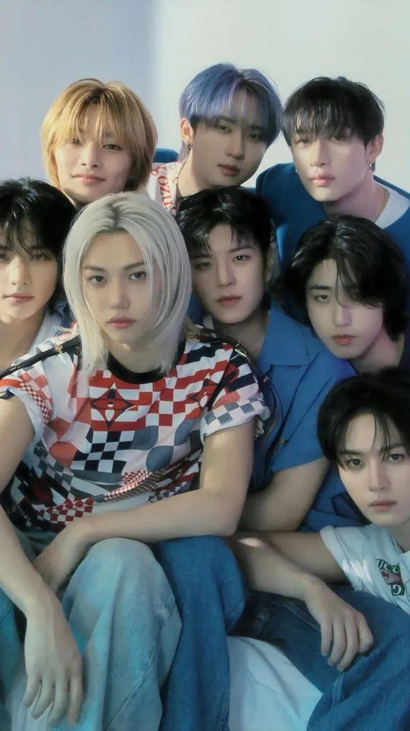 ai character: Straykids 💄  background