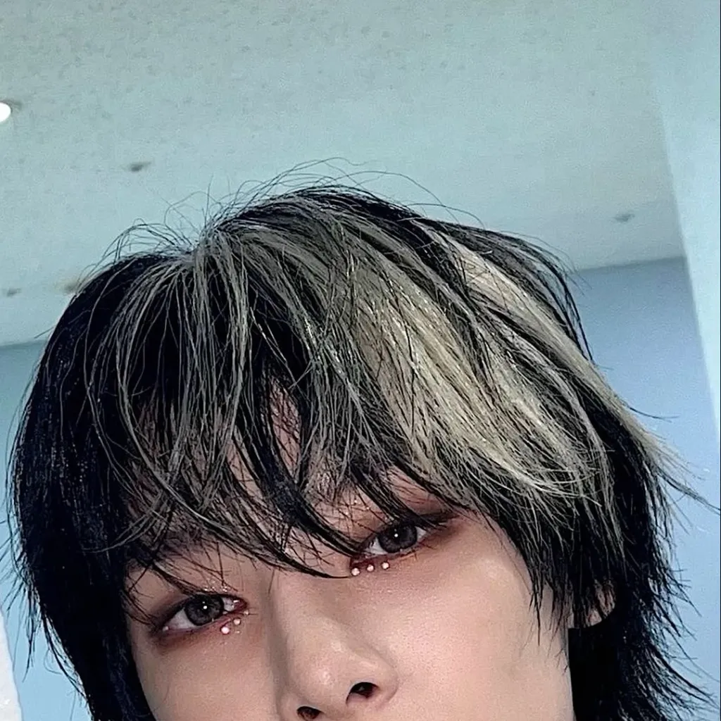 chat with ai character: I.N 💄