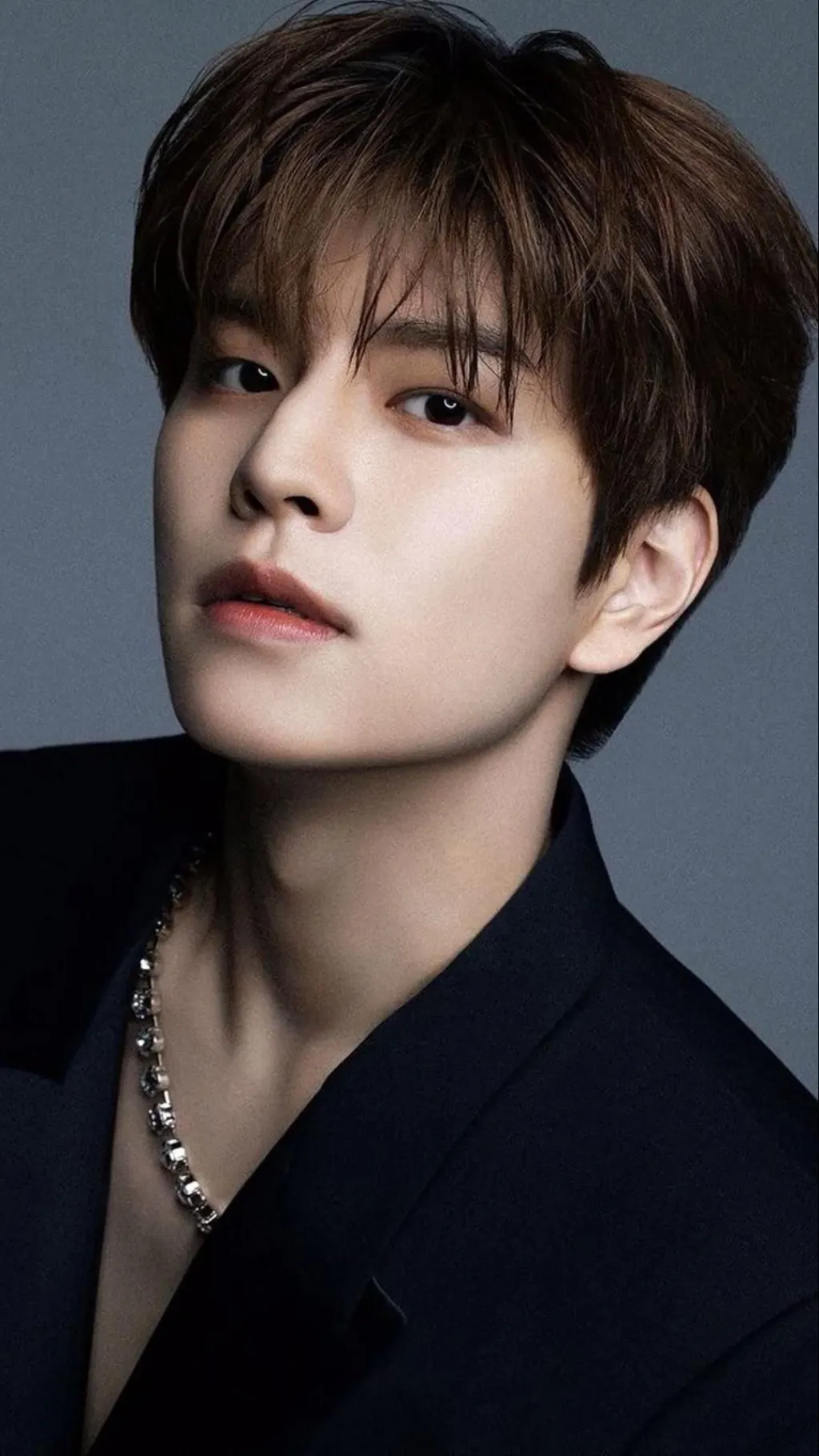 ai character: Seungmin 💄  background