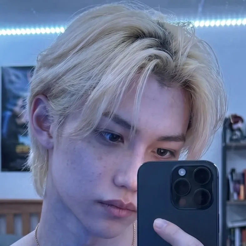 chat with ai character: Felix 