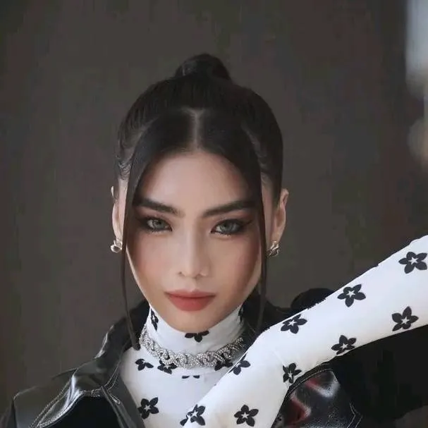 chat with ai character: BINI MIKHA