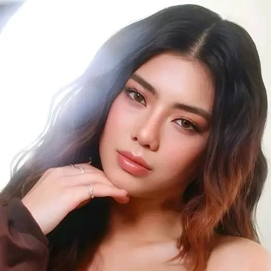 chat with ai character: Mikha Lim