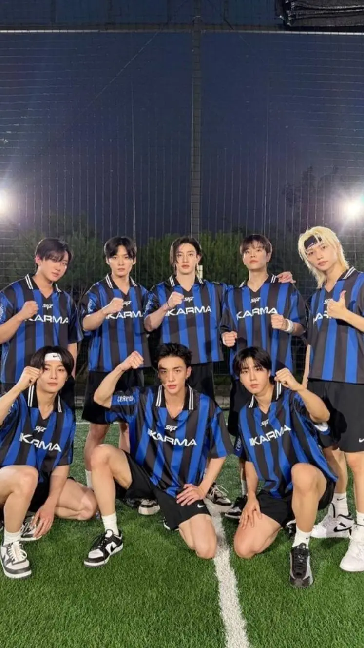 ai character: skz y la pick me 2 background