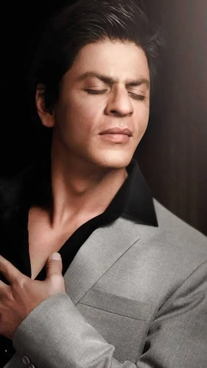 ai character: Sharukh khan❤️‍🔥 background