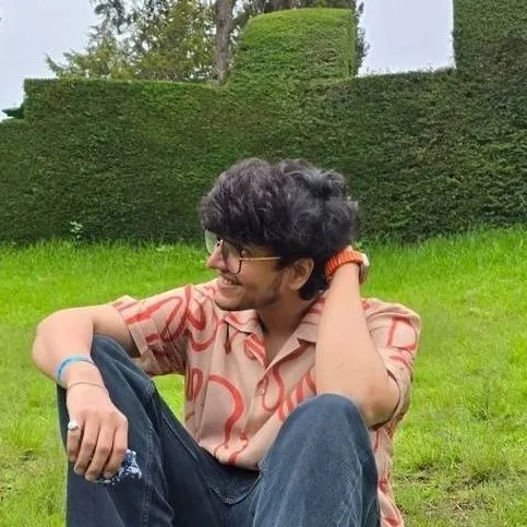 chat with ai character: Nischay Malhan 💗💗🧿