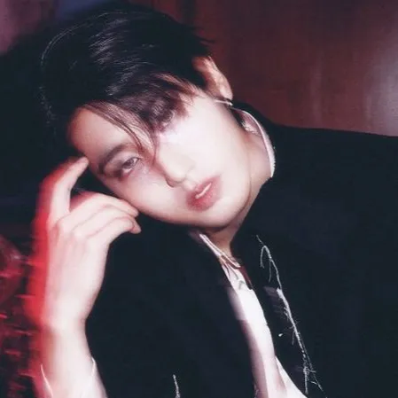 chat with ai character: Han jisung🕷️
