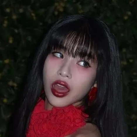 chat with ai character: Sophia