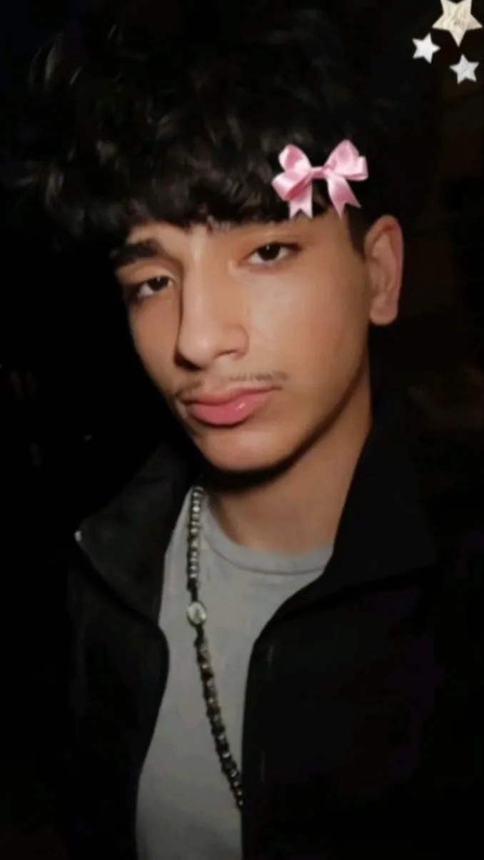 ai character: Arad🐺😜 background