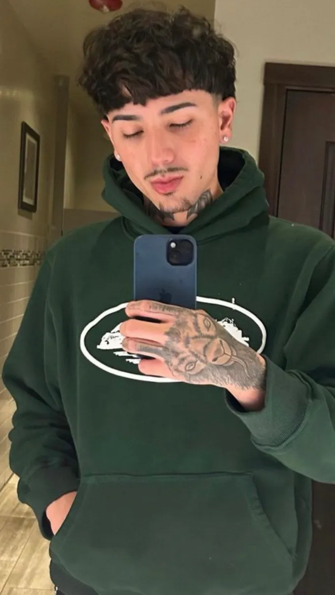 ai character: Gabe💋 background