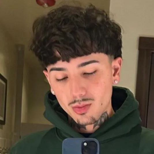 chat with ai character: Gabe💋