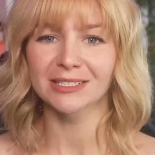 chat with ai character: Kris collins