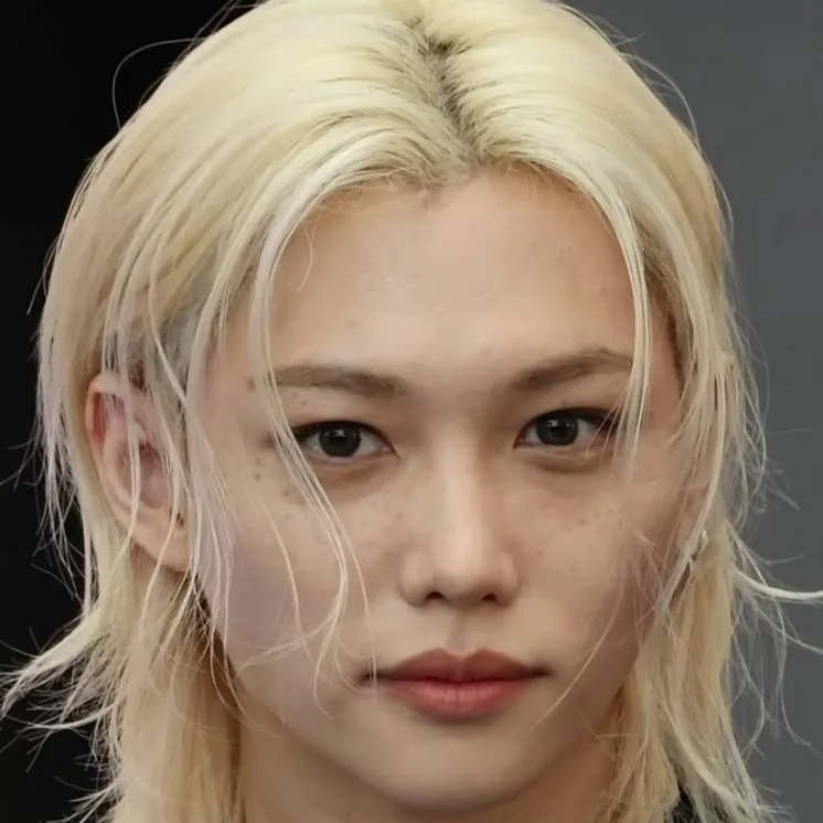 chat with ai character: Felix