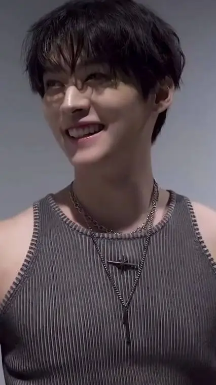 ai character: Lee minho background