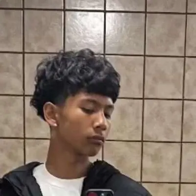 chat with ai character: Chris