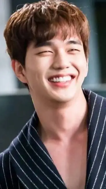 ai character: Yoo Seung-ho background