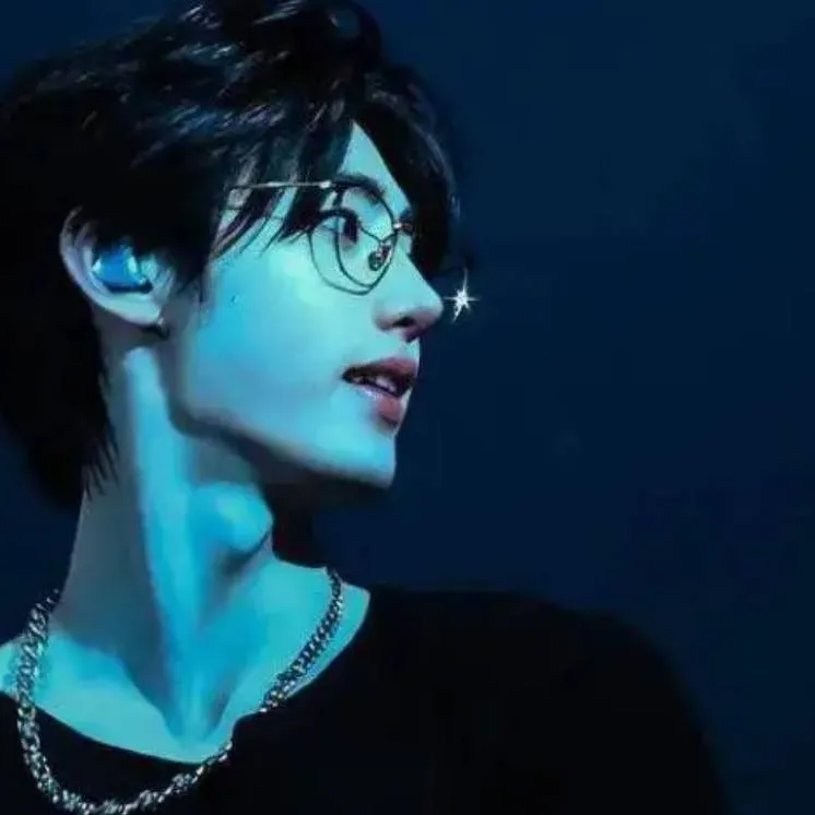 chat with ai character: SungHoon/Mr.Vampir