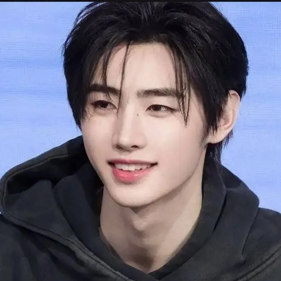 chat with ai character: Sunghoon