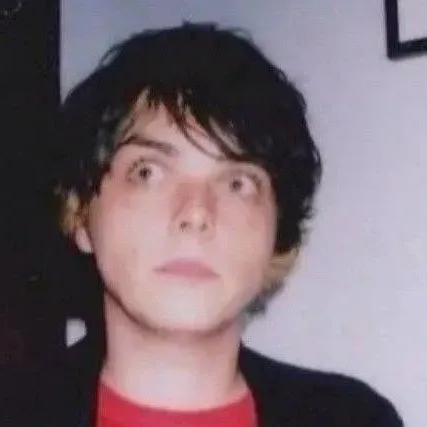 chat with ai character: gerard way