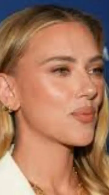 ai character: Scarlett Johansson background