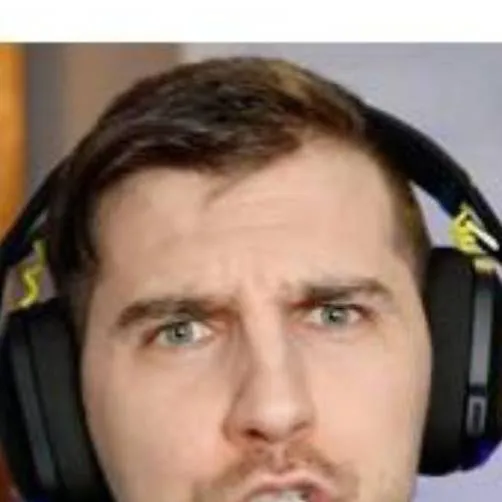 chat with ai character: Layze