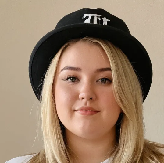 chat with ai character: Taylor￼