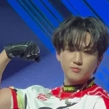 chat with ai character: skz summer camp