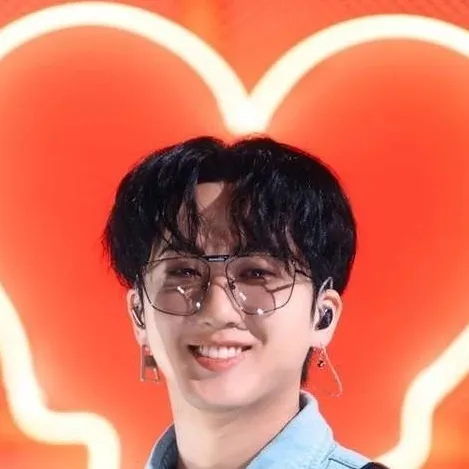 chat with ai character: skz🐺🐰🐷🐹🐥🐿🐶🦊