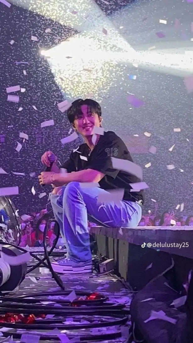 ai character: 🌊skz waterpark🌊 background