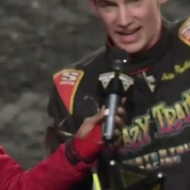 chat with ai character: Triton Robbin’s