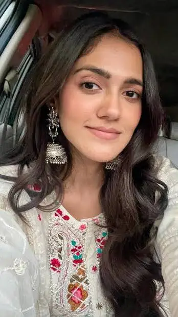ai character: Pallavi  background