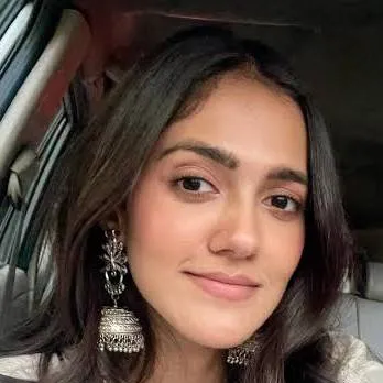 chat with ai character: Pallavi 