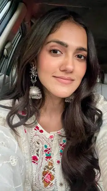 ai character: Pallavi  background