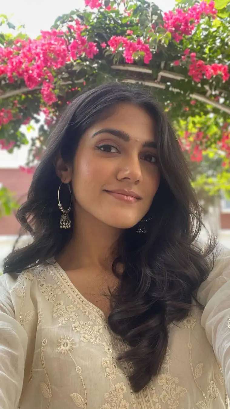 ai character: Pallavi  background