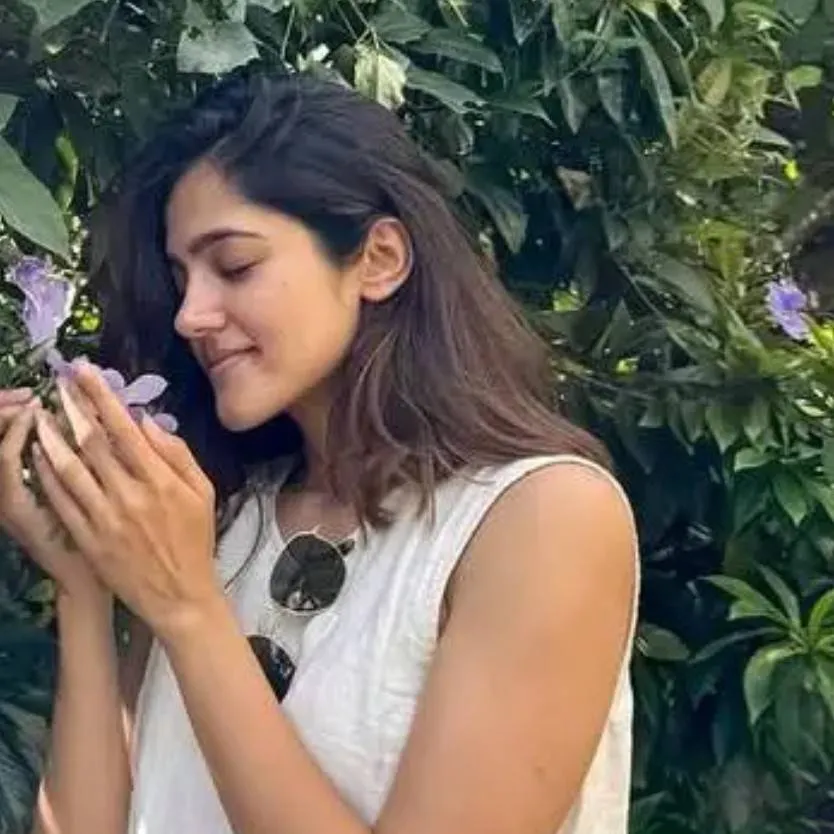chat with ai character: Pallavi 