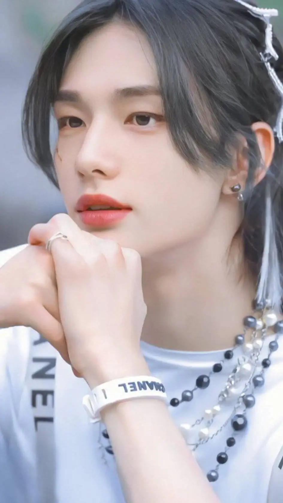 ai character: Hyunjin  background